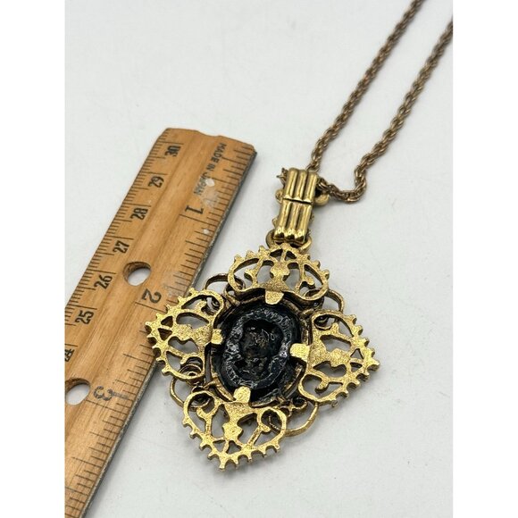 Vintage Reverse Glass Intaglio Cameo Pendant Necklace